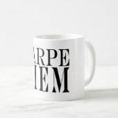 Carpe Diemは日のラテン系の引用文の幸福を握ります コーヒーマグカップ (正面右)