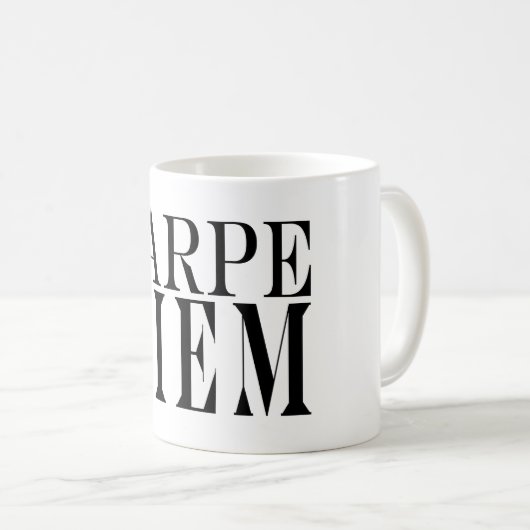 Carpe Diemは日のラテン系の引用文の幸福を握ります コーヒーマグカップ (正面右)