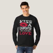 Carpentry Kiss A Carpenter Also Need Love Carpente Tシャツ (正面フル)