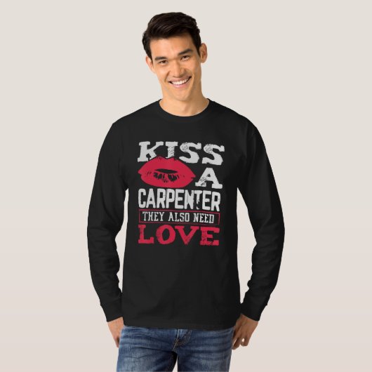 Carpentry Kiss A Carpenter Also Need Love Carpente Tシャツ (正面フル)