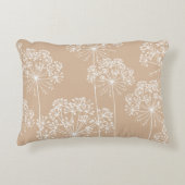 Carrot Flower Silhouette Soft Beige Throw Pillow アクセントクッション (正面)