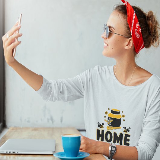 Cartoon Bee and Honey Jar "HOME" T-Shirt Tシャツ