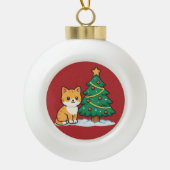 Cartoon Cat by Christmas Tree Snowy Sticker セラミックボールオーナメント (正面)