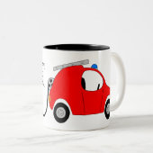 Cartoon of Fireman Holding His hose ツートーンマグカップ (正面右)