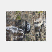 Cascading Through Stone フリースブランケット (正面(横))