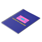 Cassette Forever – Retro Tape Pixel Art Design ノートブック (左側)