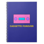 Cassette Forever – Retro Tape Pixel Art Design ノートブック (正面)