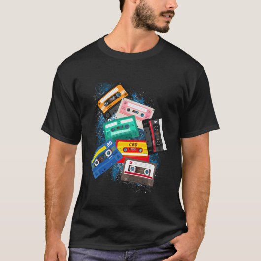 Cassette Tapes Mixtapes 1980s Radio Music Graphic Tシャツ (正面)
