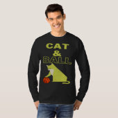 Cat and Ball cat holding a basketball with its paw Tシャツ (正面フル)