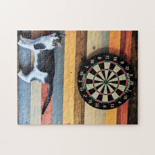 Cat at a Dart Board Jigsaw Puzzle ジグソーパズル (横)