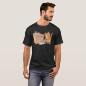 Cat baking cookies and biscuits in the kitchen men tシャツ (正面フル)