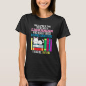 Cat Book Feline Owner Reader Bookworm Tシャツ (正面)