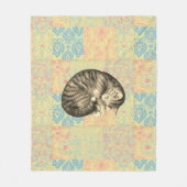 Cat curled up sleeping on quilt cute cozy フリースブランケット (正面)