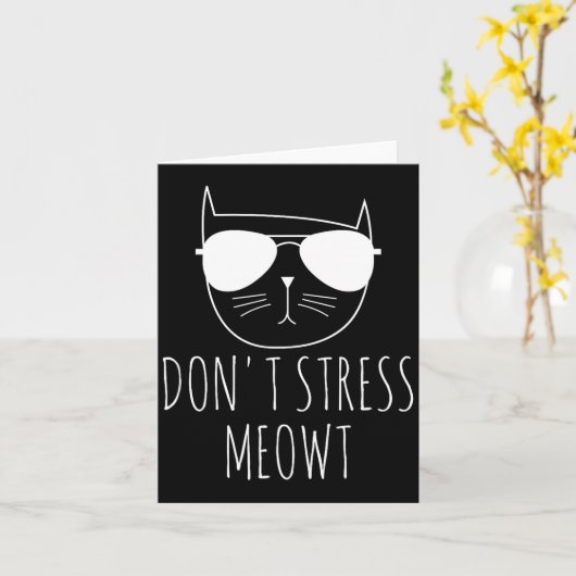 Cat Design Funny Pun Don't Stress Meowt Funny Sayi カード (黄色い花)