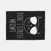 Cat Design Funny Pun Don't Stress Meowt Funny Sayi フリースブランケット (正面(横))