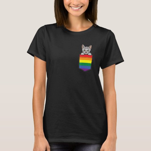 Cat In Pocket Gay Pride LGBT-Q Rainbow Flag Funny  Tシャツ (正面)