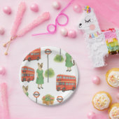 Cat is in London England with Double Decker Bus ペーパープレート (パーティー)