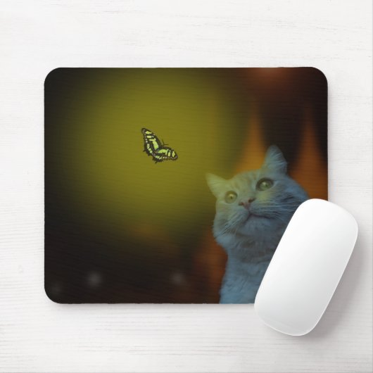Cat Mesmerised By Butterfly, Mousepad マウスパッド (マウス)
