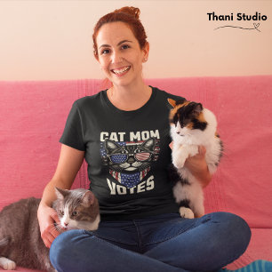 Cat Mom投票可愛い選挙アメリカ国旗 Tシャツ