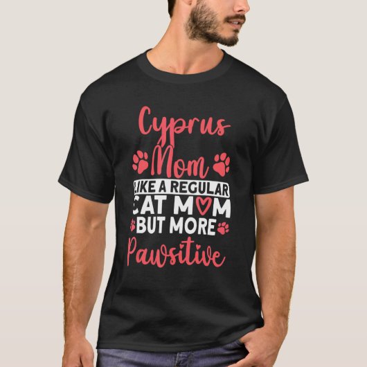 Cat Mom but more Pawsitive Cyprus Cat Mom Tシャツ (正面)