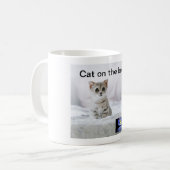 Cat on the bed. コーヒーマグカップ (正面左)