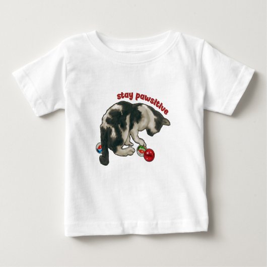 Cat Playing with MARBLES, Stay Pawsitive, Pun ベビーTシャツ (正面)