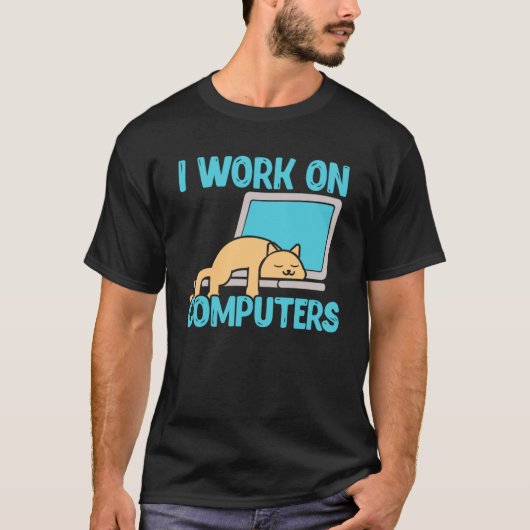 Cat Programmer Programming Coのコンピューターに携わる Tシャツ (正面)