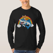 Cat Riding Shark Playing Soccer With Rainbow Graph Tシャツ (正面)