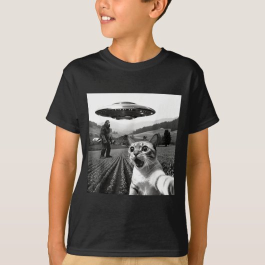 Cat Selfie With Alien Ufo Funny Cat Alien Bigfoot  Tシャツ (正面)