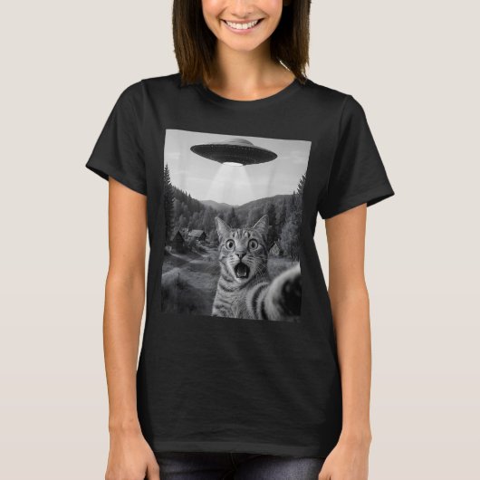 Cat Selfie With Alien Ufo Funny Cat Funny Ed Cat Tシャツ (正面)