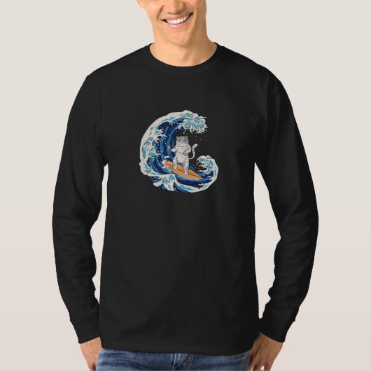 Cat surfing a Wave eating Sushi in Japanese Style  Tシャツ (正面)