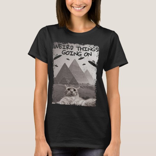 Cat UFOミーム- UFOsおもしろいを使用したCat Selfie Tシャツ (正面)