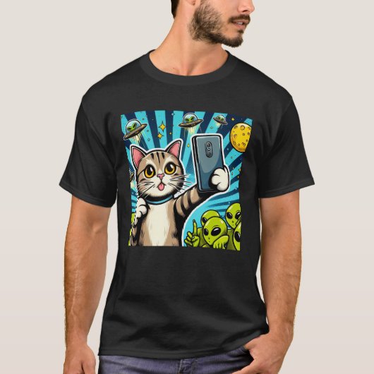 Cat UFO Selfie: Green Alien #17 Tシャツ (正面)