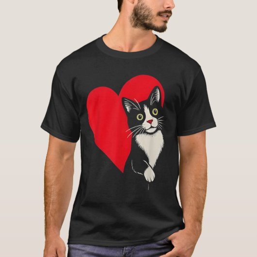 Cat Valentine Heart for Kitten and Animal Lovers Tシャツ (正面)