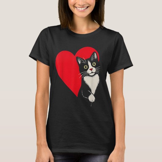 Cat Valentine Heart for Kitten and Animal Lovers Tシャツ (正面)