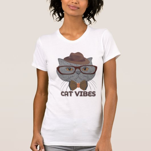 Cat Vibes – Cool Grey Cat Design Tシャツ (正面)