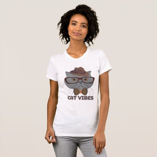 Cat Vibes – Cool Grey Cat Design Tシャツ (正面フル)