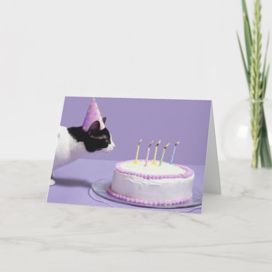 Cat wearing birthday hat blowing out candles カード (正面)