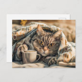 Cat with coffee and book in cozy blanket シーズンポストカード (正面/裏面)