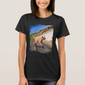 Cat with sunglasses on skateboard on the beach tシャツ (正面)