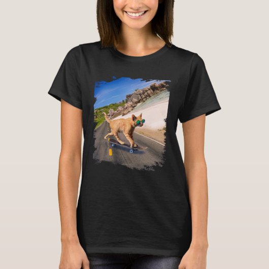 Cat with sunglasses on skateboard on the beach tシャツ (正面)
