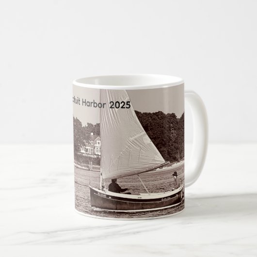 Catboat Summer Sail, Cotuit Harbor 2025 Coffee Mug コーヒーマグカップ (正面右)