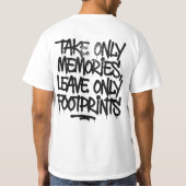 Catch Flights Not Feelings レインボー落書き風名言 Tシャツ (裏面)