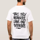 Catch Flights Not Feelings 虹のグラフィティ名言 Tシャツ (裏面)