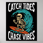Catch Tides Chase Vibes Skeleton Surfer Beach  ポスター (正面)