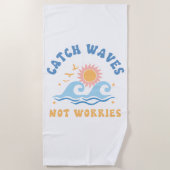 Catch Waves not Hearts – 夏おもしろい間 ビーチタオル (正面)