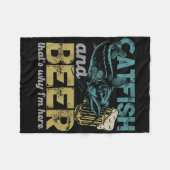 Catfish Fishing Catfish &amp; Beer Thats Why Im He フリースブランケット (正面(横))