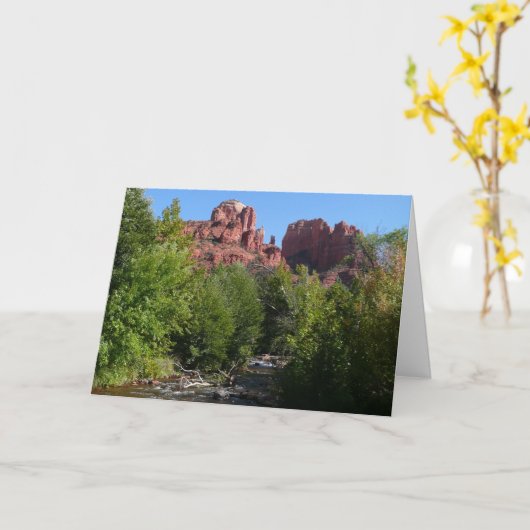 Cathedral Rock and Stream in Sedona Arizona カード (黄色い花)