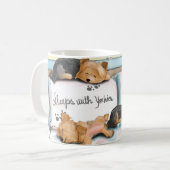 Catia Cho著ヨークシャーテリアの睡眠 コーヒーマグカップ (正面左)