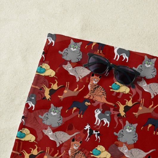 Cats And Dogs Pattern Design On Red ビーチタオル (インサイチュ)